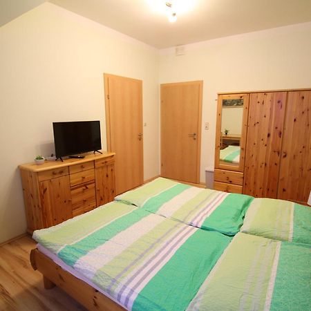 Privatzimmer Fam. Fuehrer Ottenschlag Buitenkant foto